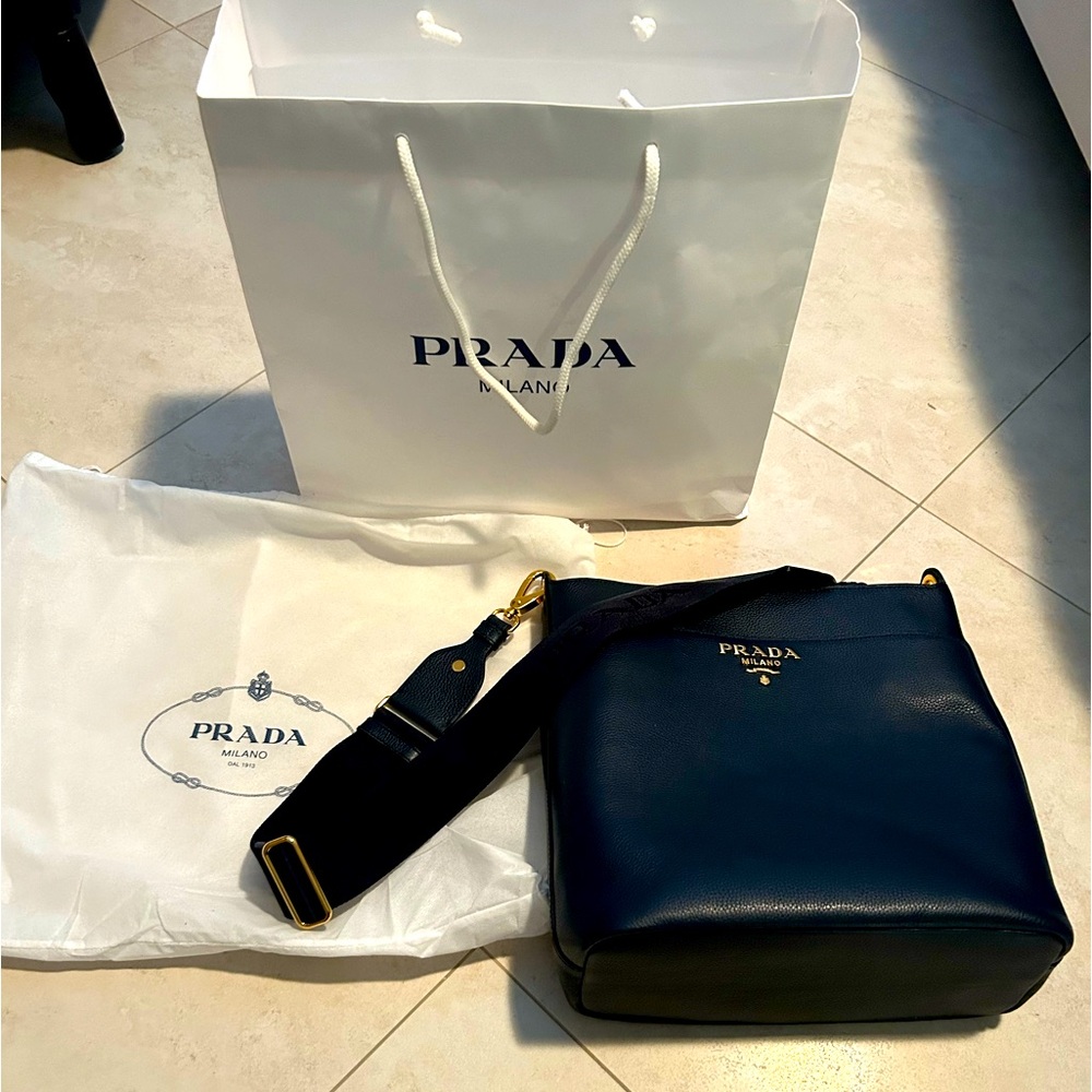 *NWT* Prada Secchiello in Pelle Vittelo Navy Blue Crossbody Bag